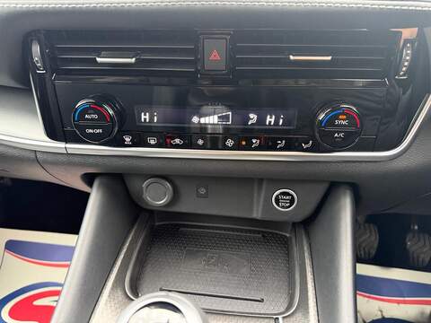 Nissan Qashqai 1.3 DIG-T MHEV N-Connecta Euro 6 (s/s) 5dr - U80161