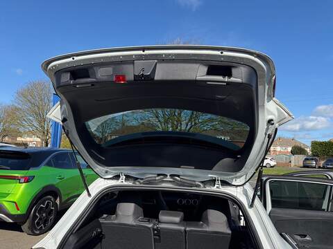 Mercedes-Benz A Class A180 AMG Line Hatchback 1.3 Automatic Petrol Hatchback 1.3 Automatic Petrol - U80170