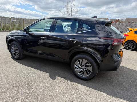 Nissan Qashqai 1.3 DIG-T MHEV Acenta Premium Euro 6 (s/s) 5dr - U80177