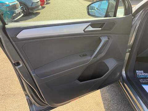 Volkswagen Tiguan TDI Match SUV 2.0 Automatic Diesel - U80181