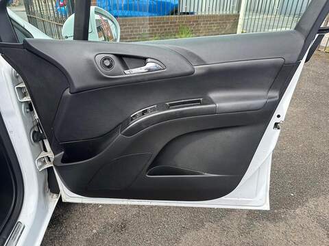 Vauxhall Meriva 1.4i Tech Line MPV 5dr Petrol Manual Euro 6 (100 ps) - U80184
