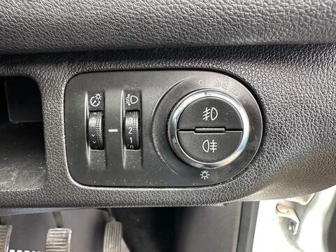 Vauxhall Meriva 1.4i Tech Line MPV 5dr Petrol Manual Euro 6 (100 ps) - U80184