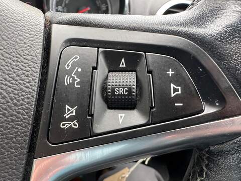 Vauxhall Meriva 1.4i Tech Line MPV 5dr Petrol Manual Euro 6 (100 ps) - U80184