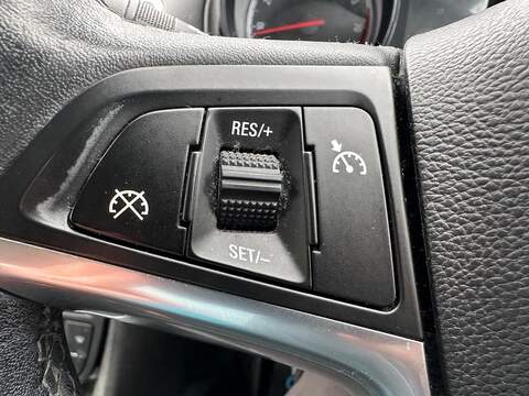 Vauxhall Meriva 1.4i Tech Line MPV 5dr Petrol Manual Euro 6 (100 ps) - U80184
