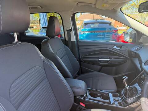 Ford Kuga 1.5 TDCi Titanium SUV 5dr Diesel Manual Euro 6 (s/s) (120 ps) - U80190