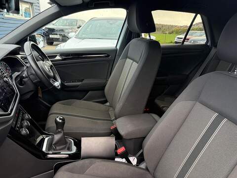 Volkswagen T-Roc 1.5 TSI EVO Black Edition SUV 5dr Petrol Manual Euro 6 (s/s) (150 ps) - U80191