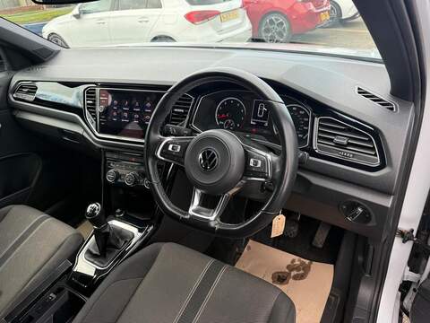 Volkswagen T-Roc 1.5 TSI EVO Black Edition SUV 5dr Petrol Manual Euro 6 (s/s) (150 ps) - U80191