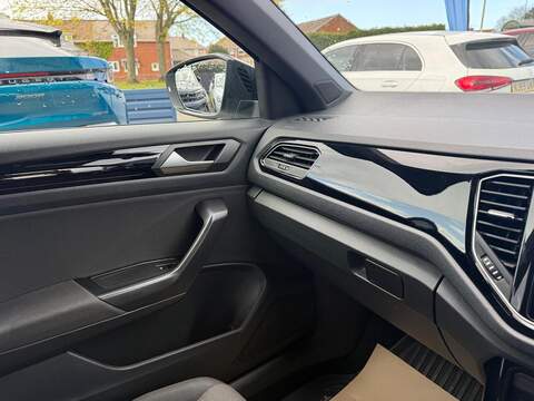 Volkswagen T-Roc 1.5 TSI EVO Black Edition SUV 5dr Petrol Manual Euro 6 (s/s) (150 ps) - U80191