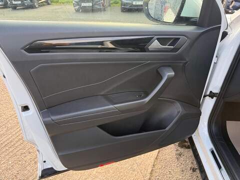 Volkswagen T-Roc 1.5 TSI R-Line DSG Euro 6 (s/s) 5dr - U80194