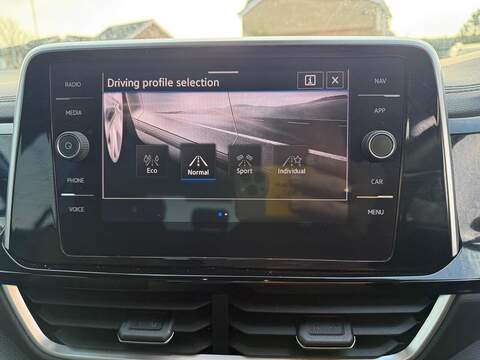 Volkswagen T-Roc 1.5 TSI R-Line DSG Euro 6 (s/s) 5dr - U80194