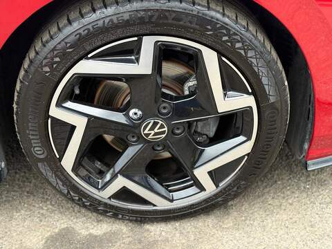 Volkswagen Golf 1.5 TSI R-Line Euro 6 (s/s) 5dr - U80200