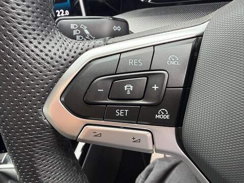Volkswagen Golf 1.5 TSI R-Line Euro 6 (s/s) 5dr - U80200