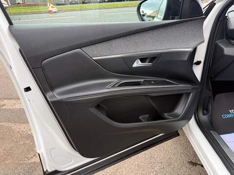 Peugeot 3008 1.2 PureTech Allure Premium + EAT Euro 6 (s/s) 5dr - U80213