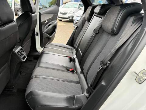 Peugeot 3008 1.2 PureTech Allure Premium + EAT Euro 6 (s/s) 5dr - U80213