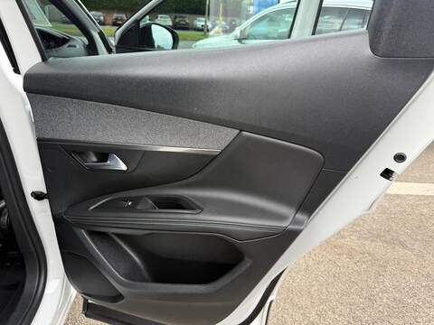 Peugeot 3008 1.2 PureTech Allure Premium + EAT Euro 6 (s/s) 5dr - U80213
