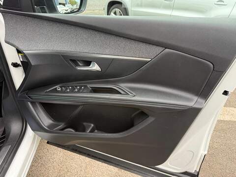 Peugeot 3008 1.2 PureTech Allure Premium + EAT Euro 6 (s/s) 5dr - U80213