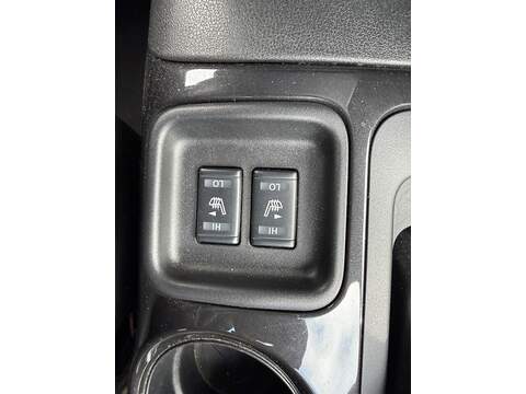 Nissan Juke 1.2 DIG-T Tekna SUV 5dr Petrol Manual Euro 6 (s/s) (115 ps) - U80235