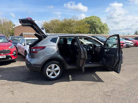Nissan Qashqai Acenta Premium SUV 1.5 Manual Diesel - U80243
