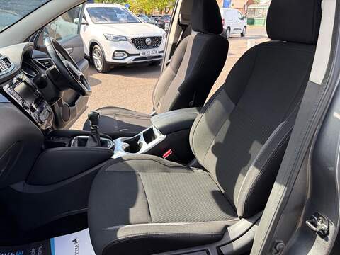 Nissan Qashqai Acenta Premium SUV 1.5 Manual Diesel - U80243