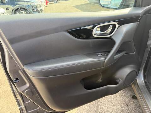 Nissan Qashqai Acenta Premium SUV 1.5 Manual Diesel - U80243