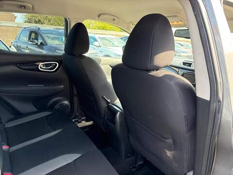 Nissan Qashqai Acenta Premium SUV 1.5 Manual Diesel - U80243