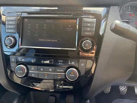 Nissan Qashqai Acenta Premium SUV 1.5 Manual Diesel - U80243