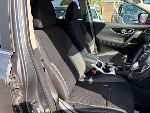 Nissan Qashqai Acenta Premium SUV 1.5 Manual Diesel - U80243