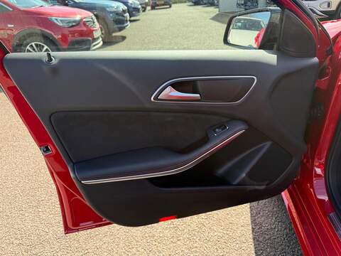 Mercedes-Benz A Class 2.1 A200d AMG Line (Premium) Hatchback 5dr Diesel Manual Euro 6 (s/s) (136 ps) - U80246