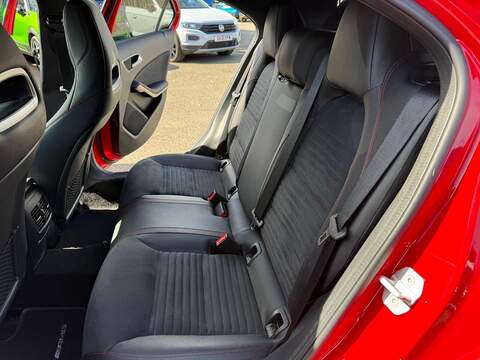 Mercedes-Benz A Class 2.1 A200d AMG Line (Premium) Hatchback 5dr Diesel Manual Euro 6 (s/s) (136 ps) - U80246