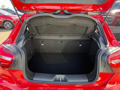 Mercedes-Benz A Class 2.1 A200d AMG Line (Premium) Hatchback 5dr Diesel Manual Euro 6 (s/s) (136 ps) - U80246