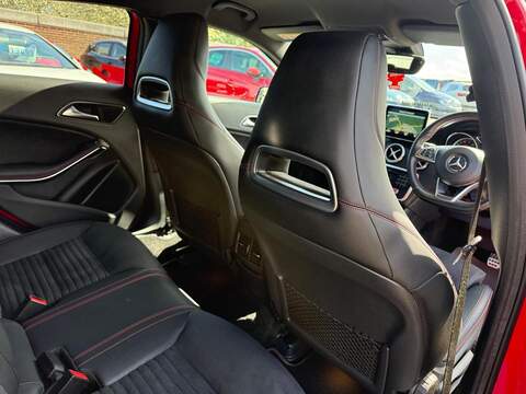 Mercedes-Benz A Class 2.1 A200d AMG Line (Premium) Hatchback 5dr Diesel Manual Euro 6 (s/s) (136 ps) - U80246