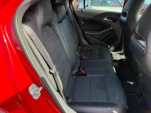 Mercedes-Benz A Class 2.1 A200d AMG Line (Premium) Hatchback 5dr Diesel Manual Euro 6 (s/s) (136 ps) - U80246