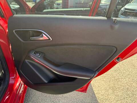 Mercedes-Benz A Class 2.1 A200d AMG Line (Premium) Hatchback 5dr Diesel Manual Euro 6 (s/s) (136 ps) - U80246