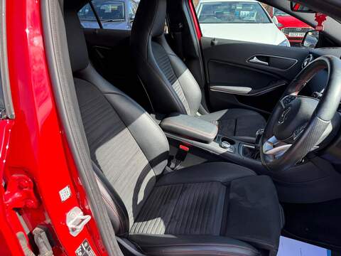Mercedes-Benz A Class 2.1 A200d AMG Line (Premium) Hatchback 5dr Diesel Manual Euro 6 (s/s) (136 ps) - U80246