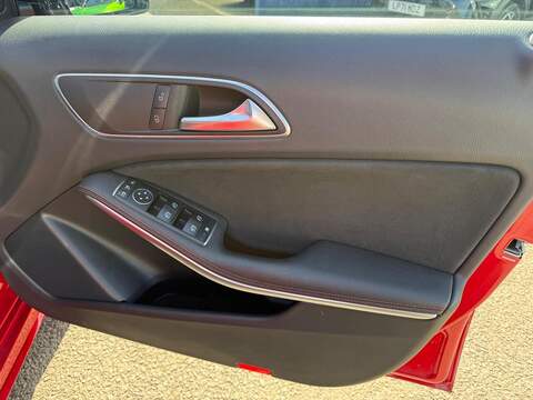 Mercedes-Benz A Class 2.1 A200d AMG Line (Premium) Hatchback 5dr Diesel Manual Euro 6 (s/s) (136 ps) - U80246