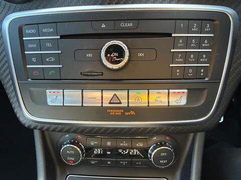 Mercedes-Benz A Class 2.1 A200d AMG Line (Premium) Hatchback 5dr Diesel Manual Euro 6 (s/s) (136 ps) - U80246
