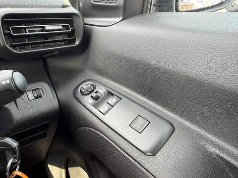 Peugeot Partner 1.5 BlueHDi 950 Professional Long Panel Van 6dr Diesel Manual LWB Euro 6 (s/s) (100 bhp) - U80251