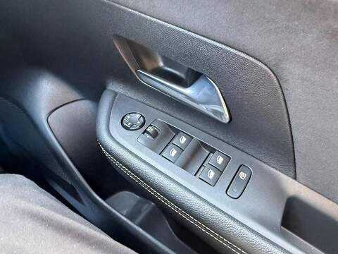 Vauxhall Mokka Electric 50kWh Ultimate Auto 5dr - U80256