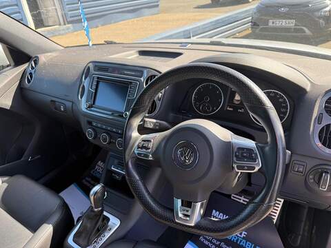 Volkswagen Tiguan 2.0 TDI BlueMotion Tech R-Line Edition DSG 4WD Euro 6 (s/s) 5dr - U80261