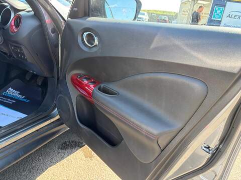 Nissan Juke 1.5 dCi 8v Tekna SUV 5dr Diesel Manual Euro 5 (s/s) (110 ps) - U80267