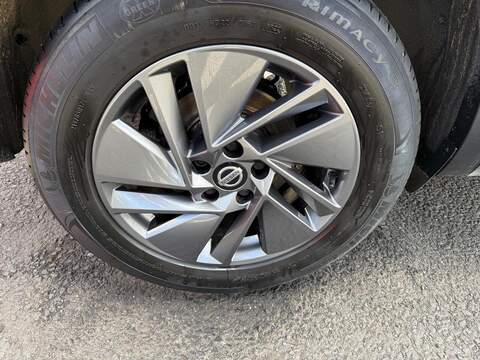 Nissan Qashqai 1.3 DIG-T MHEV Acenta Premium Euro 6 (s/s) 5dr SUV 1.3 Manual Petrol Hybrid - U80269