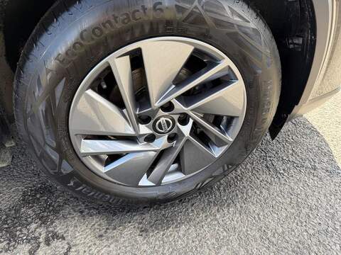 Nissan Qashqai 1.3 DIG-T MHEV Acenta Premium Euro 6 (s/s) 5dr SUV 1.3 Manual Petrol Hybrid - U80269