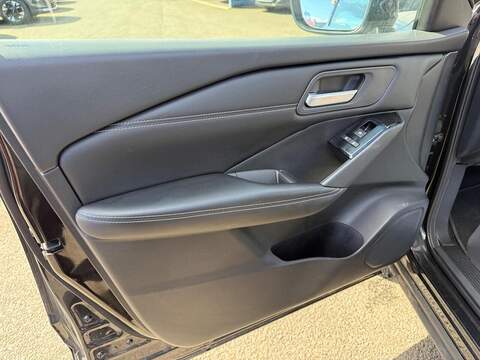 Nissan Qashqai 1.3 DIG-T MHEV Acenta Premium Euro 6 (s/s) 5dr SUV 1.3 Manual Petrol Hybrid - U80269