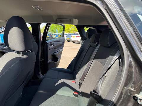 Nissan Qashqai 1.3 DIG-T MHEV Acenta Premium Euro 6 (s/s) 5dr SUV 1.3 Manual Petrol Hybrid - U80269
