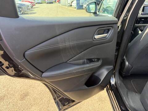 Nissan Qashqai 1.3 DIG-T MHEV Acenta Premium Euro 6 (s/s) 5dr SUV 1.3 Manual Petrol Hybrid - U80269