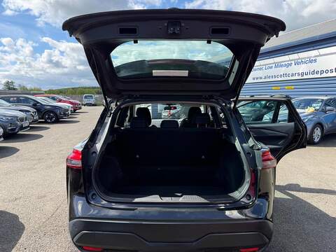 Nissan Qashqai 1.3 DIG-T MHEV Acenta Premium Euro 6 (s/s) 5dr SUV 1.3 Manual Petrol Hybrid - U80269