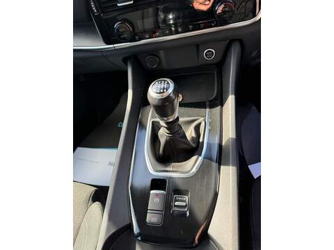Nissan Qashqai 1.3 DIG-T MHEV Acenta Premium Euro 6 (s/s) 5dr SUV 1.3 Manual Petrol Hybrid - U80269