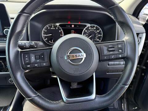 Nissan Qashqai 1.3 DIG-T MHEV Acenta Premium Euro 6 (s/s) 5dr SUV 1.3 Manual Petrol Hybrid - U80269