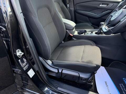 Nissan Qashqai 1.3 DIG-T MHEV Acenta Premium Euro 6 (s/s) 5dr SUV 1.3 Manual Petrol Hybrid - U80269