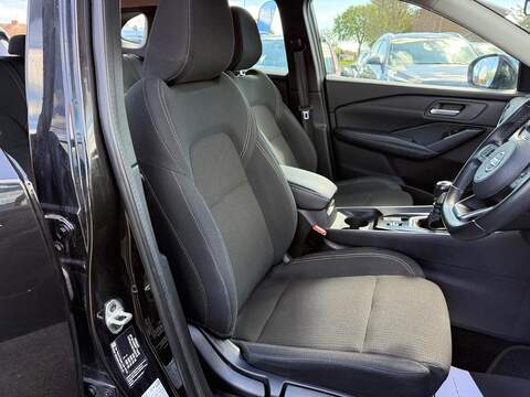 Nissan Qashqai 1.3 DIG-T MHEV Acenta Premium Euro 6 (s/s) 5dr SUV 1.3 Manual Petrol Hybrid - U80269